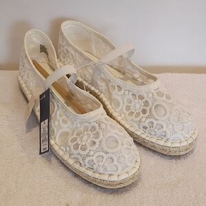 NWT Universal Thread Celia Floral Lace Mary Jane Espadrille Flat.